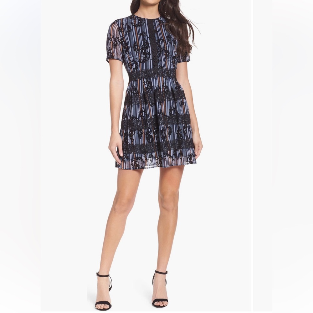 Chelsea 28 Floral Printed Dress